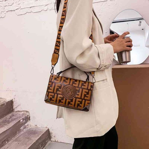 

new texture simple one shoulder small square bag