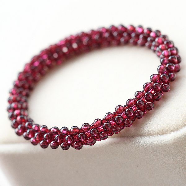 

a grade natural garnet bracelet t200422, Black