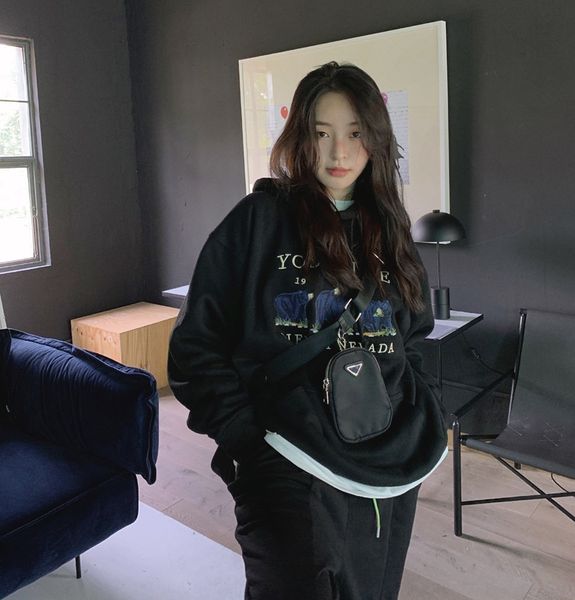 

19kbd new korean version of plush neck sweater loose and crew embroidered bm three bears hooded sweater women fashion ins in autumn embroide, Black