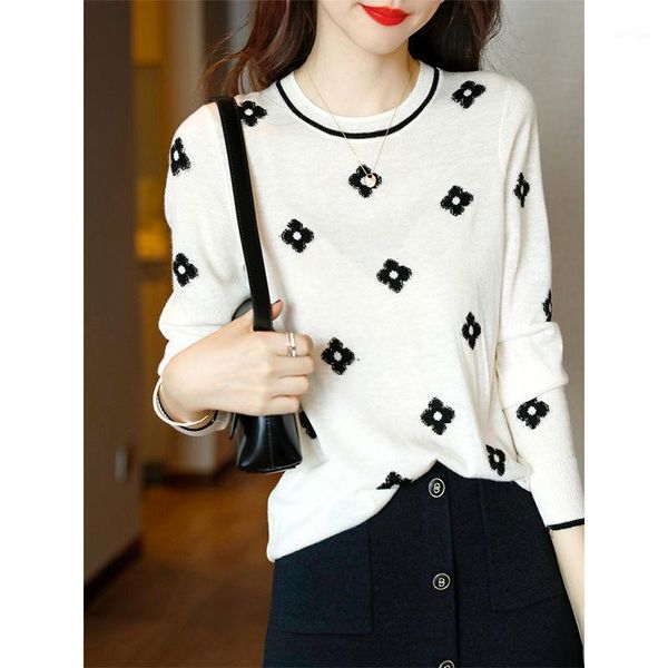 

2021 autumn new versatile fashion loose embroidered flower round neck knit bottoming shirt sweater women1, White;black