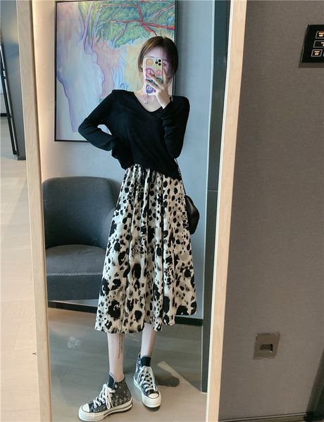 

осенью юбки футболки тонкий skirt2020 новый простой черный v-образным вырезом универсальный длинным рукавом футболку напечатанный высокой та, Gray