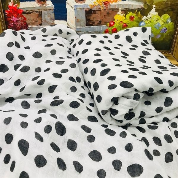 Ins Hot Black Dot Algodão / Bambu Fibra Muslin Bebê Cobertor Bedding Envoltório Swaddle para Cobertores Recém-nascidos Unisex Bebês Down Quilt LJ201014