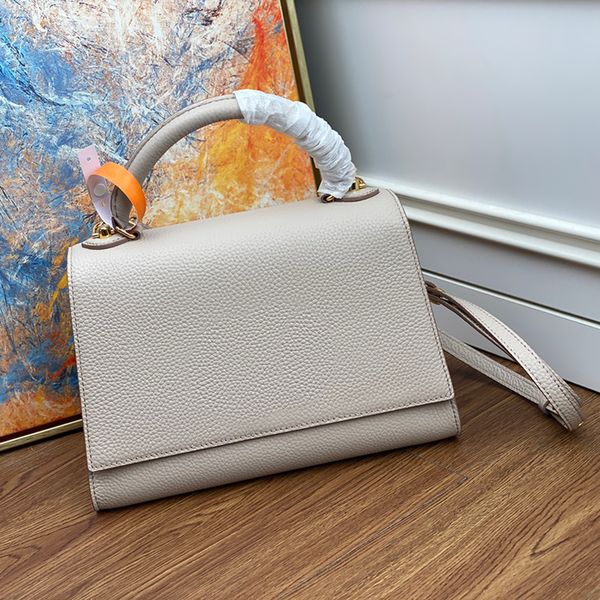 

7a high-end custom quality classic women's one-shoulder bag fashion fashion style gold metal accessories with long shoulder strap