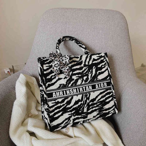 

women's autumn and winter princess large capacity fashion print single shoulder multifunctional