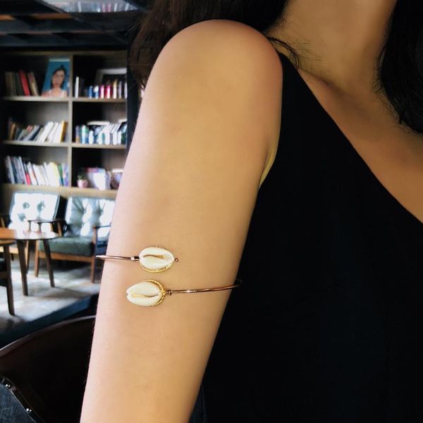 

wholesale fashion design tiny cowrie shell bangles gold-color adjustable raw cowrie shell bracelet bangle for women, Black