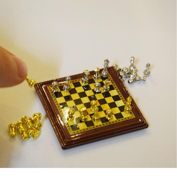 

mini 1/12 scale dollhouse miniature international chess set pretend play doll house furniture home decoration accesso wmtruz