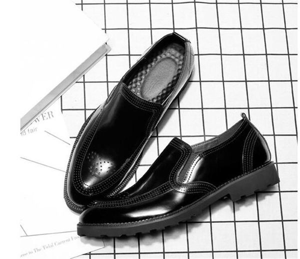 

casual shoes men 's fashion round toe slip-on lazy shoes brogue carved breathable patent leather large size, Black