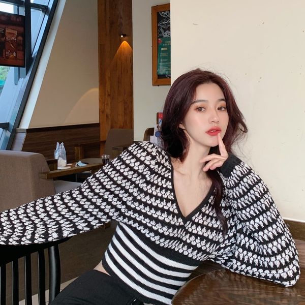 

2020 autumn new korean v-neck waist close knit t-shirt show thin short lantern long sleeve bottoming shirt for women