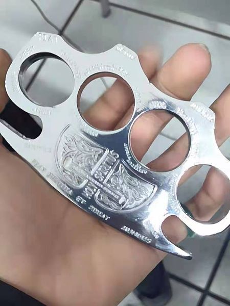 

tiger finger four finger self-defense weapons will hand in hand with the tiger finger fist buckle self-defense fighting supplies equipment08