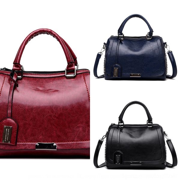 

pvjqc 2019 new korean rivet messenger messenger women's oil capacity er single shoulder diagonal straddle bag large skin boston bag erz