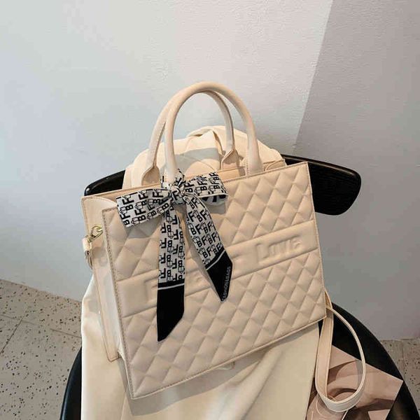 

2022 factory wholesale texture lingge women's fashion large capacity messenger foreign style versatile portable shoulder bag