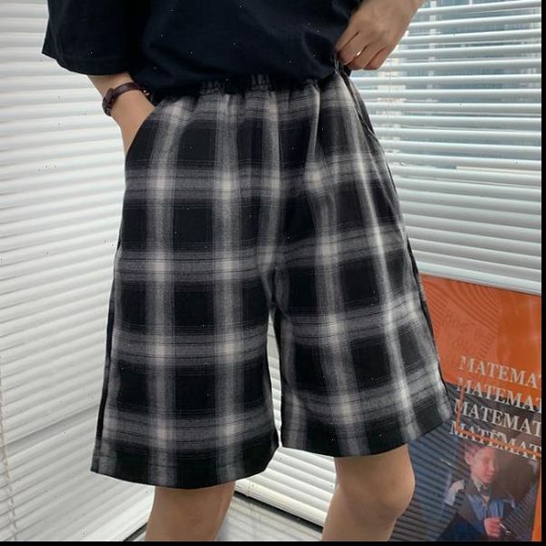 

2021 summer couple casual shorts harajuku hip hop streetwear shorts checkerboard loose wide leg shorts for men women black, White;black
