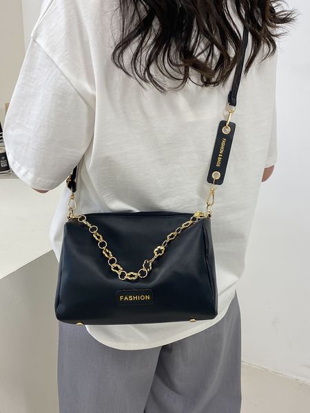 

2022 new fashion messenger bag spring chain shoulder pillow bag