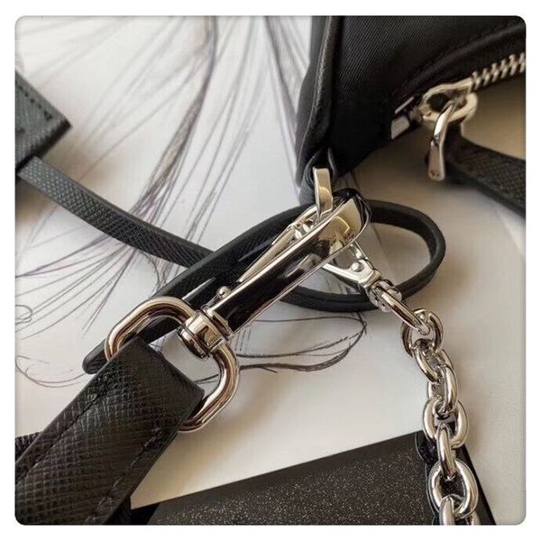 

womens bag shoulder luxurys brand fashion straddle nylon one bag new trend bags 2021 womens purses handbags chain shoulder designer bawgo, Red;black