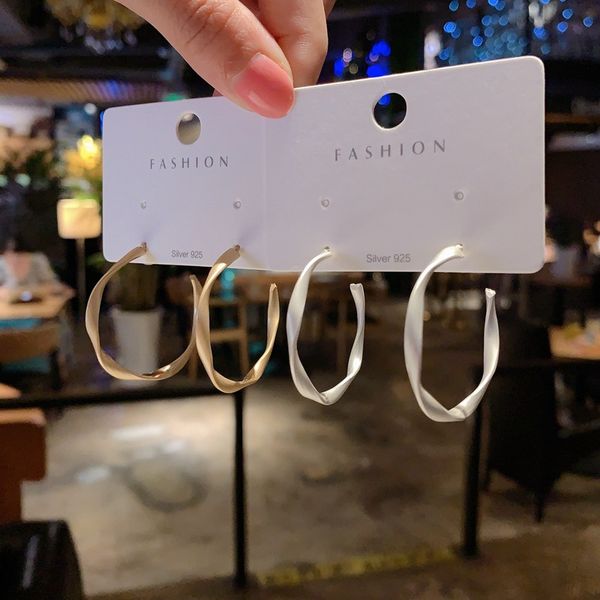 

south korea c- shaped circles dummy gold red same earrings female 925 silver cold wind elegant all-match simple earrings, Golden