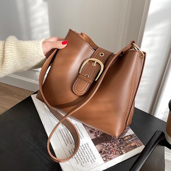 

vintage tote bucket bag 2021 fashion new genuine leather women's designer handbag travel shoulder messenger bag