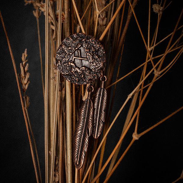 

exclusive brooch for soarin independent men's wear members