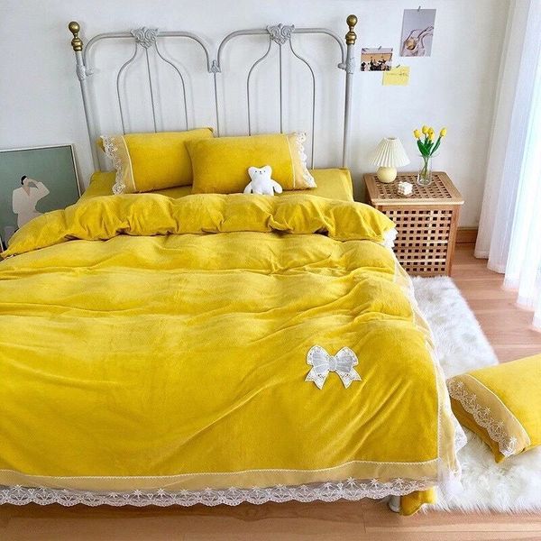 

2021 yellow designer bedding sets warm winter  bed comforters sets lace edge luxury winter bedding fast shipping