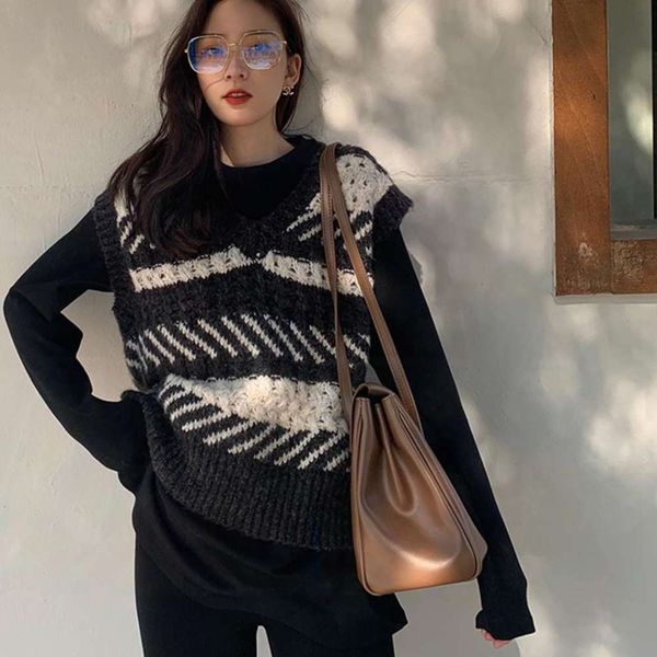 

dign of 2020 new folding heart machine twist knitted vt, Black;white