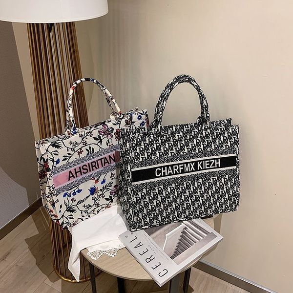 

new style women's fashion atmosphere embroidery travel tote portable one shoulder bag