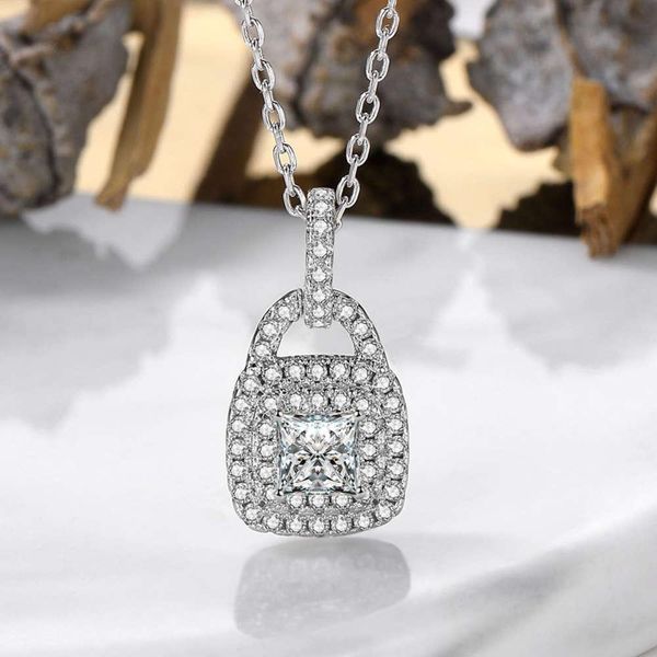 

luxurys designers fashion dz093 new full diamond princess square diamond bag fashionable trend small pendant word women's necklace pend, Silver