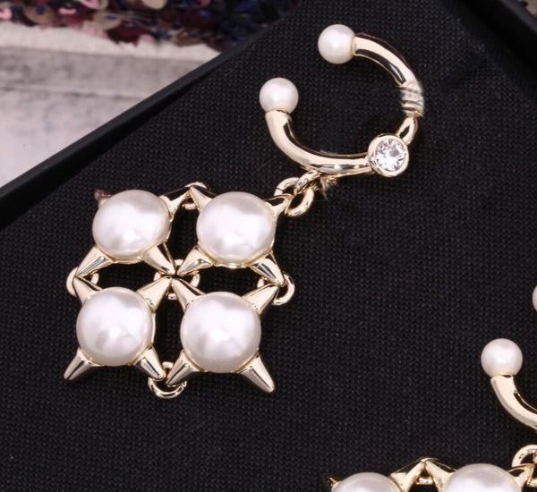

2022 charm stud earring with diamond and white shell beads for women wedding jewelry gift have box stamp ps4536, Golden