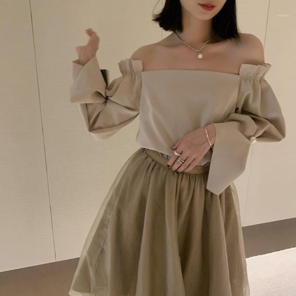 

2020 brand designer new shirt pearl decorative sleeve elegant french blouse female design sense niche shirt1, White