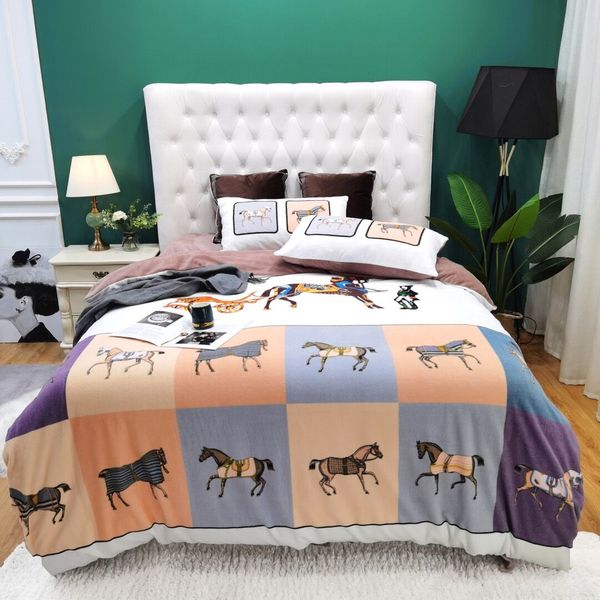 

white designer bedding sets duvet cover horse print velvet luxury  bed comforters sets cover 4 pcs pillow cases chic bedding