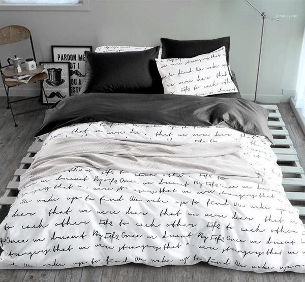 Conjuntos de cama Cobertura de edredão Rússia EUA Tamanho Branco e preto King Quilt Set Cama Home Têxtil Letter1