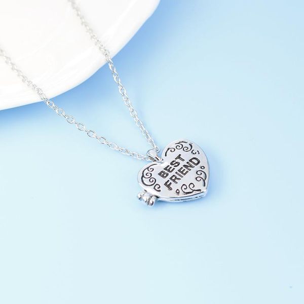 

korean version of the new exquisite fashion personality heart-shaped metal p frame jewelry simple wild couple necklace ins, Silver