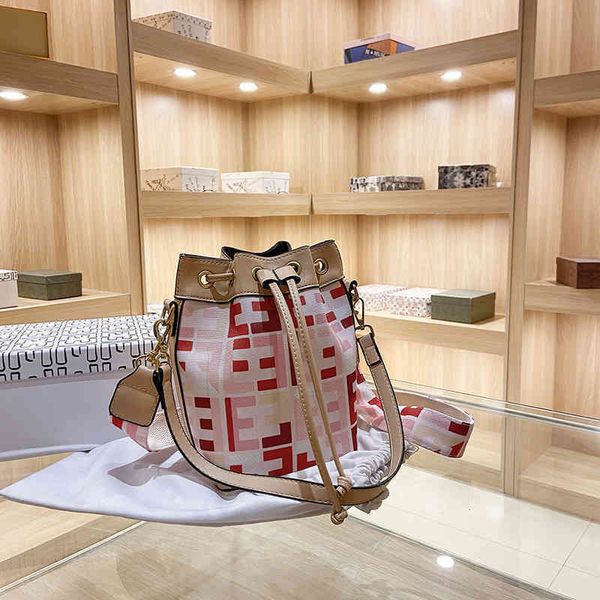 

2022 new factory wholesale embroidered letter portable bucket women's style color drawstring mini messenger bag