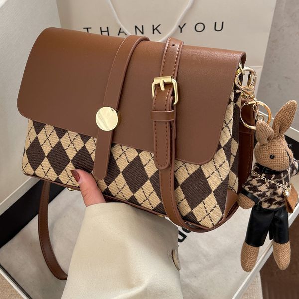 

this year's popular women's bag 2022 new fashion autumn and winter lingge minority design single shoulder messenger small square
