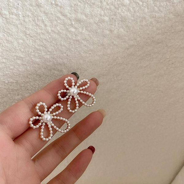 

stud 2021 fashion rhinestone pearl hollow flower big earrings for women girls vintage simple temperament oorbellen jewelry, Golden;silver