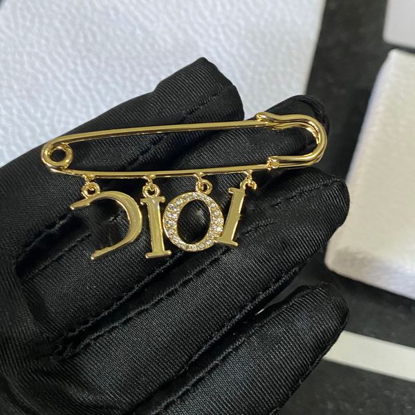 

women designer brooch crystal letter pin brooches clip ladies lapel pins rhinestone corsage brooch jewelry clothing accessary, Gray