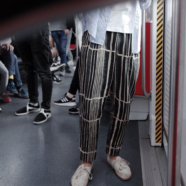 

2021 New Men's Fashion Will See Striped Linen in Olive-green Pants. 90NN, Black