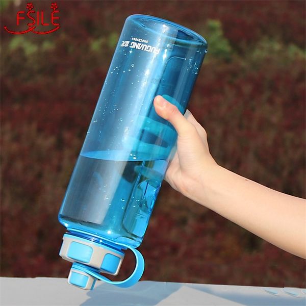 Nuove bottiglie d'acqua per esterni senza BPA 1000 ml 1,5 L 2 L Bottiglia sportiva in plastica di grande capacità con infusore per il tè Bottiglia a prova di perdite Fitness 201128