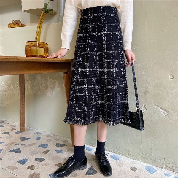 

2021 vintage winter knitted out new mid-length chess skirt feminine classic fringes high waist to skort wool line 183s, Black