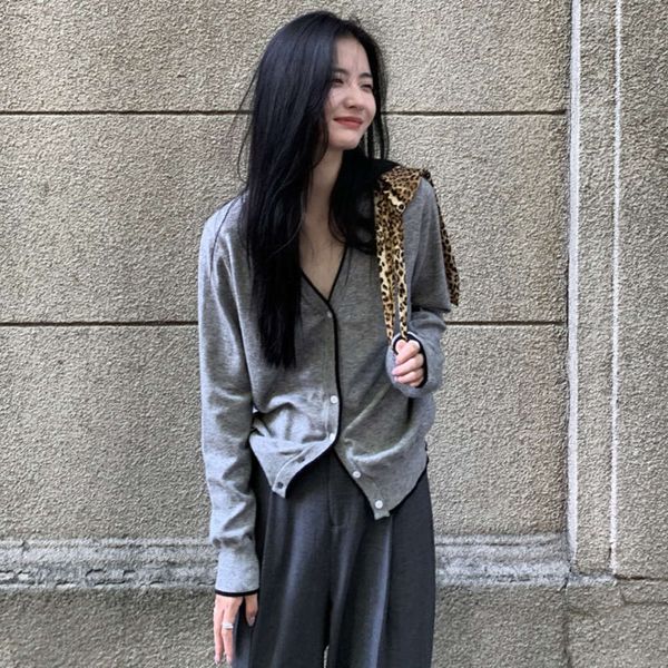 

nan tao] new korean color contrast v-neck knitted cardigan for autumn 2020, White;black