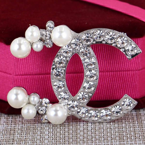 

brand designer brooches stylish alloy bow brooch crystal brooch pins women clothing suits accessories letter brooches jewelry, Red;brown