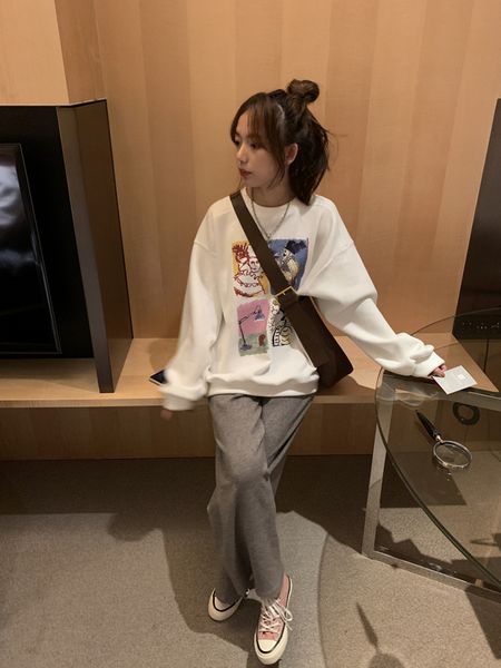 

printed 2021 new artistic shirt, wrapped in velvet around the female neck. aatp, Black