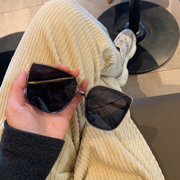 

2020 new ins women's korean version of fashionable round face sunglasses net red trampy big frame shows thin glasses man, White;black