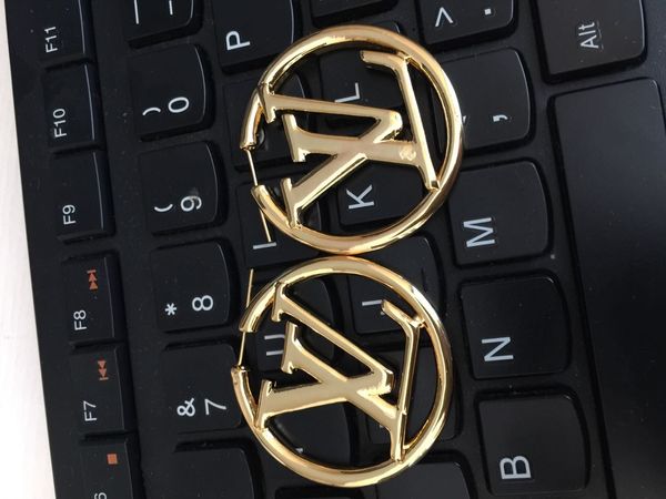 

21new письмо подвесной гальваническое толстое золото дизайнерские серьги в форме мода формы индивидуальность женской письма серьги, Golden