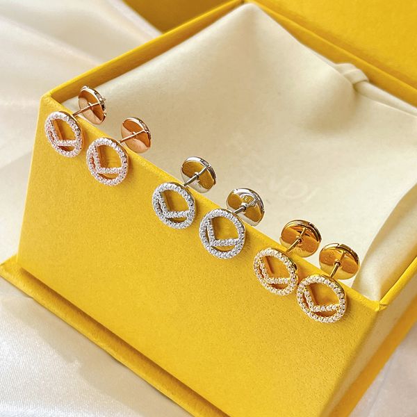Orecchini firmati da donna Orecchini in argento dorato con diamanti Orecchini di lusso Orecchini Love F Orecchini per le donne Ciondolo a forma di orecchini a forma di lettera semplice da donna 2112273D