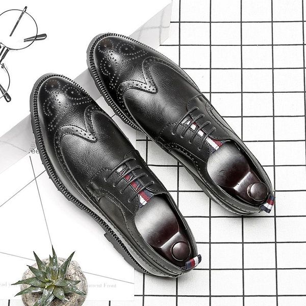 

2021 man flat classic men wingtip dress shoes carved italian formal oxford zapatos mujer chaussure, Black