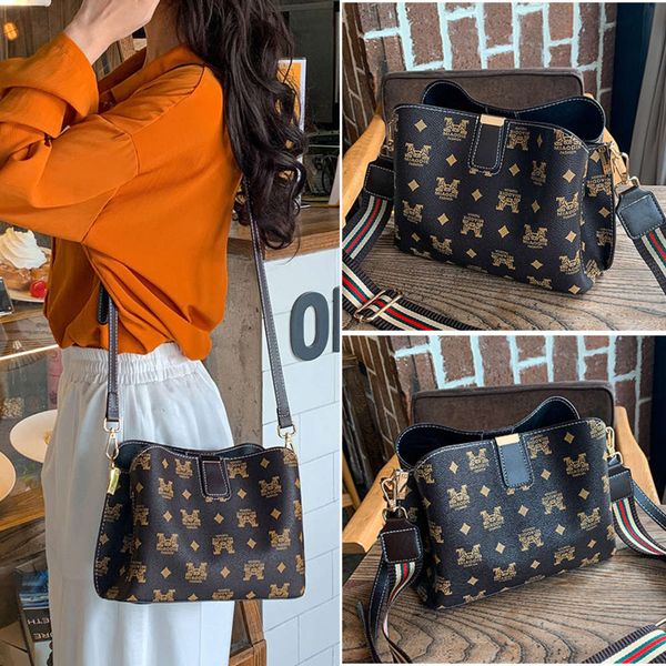 

luxurys designers niche 2021 new fashion large capacity printing straddle one shoulder women's bag