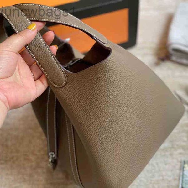 

luxury 2023 designer bags picotins lock autumn and winter women's head leather messenger handbag bucket bag silk scarf quantity isuywj