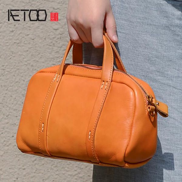 

aetoo handmade leather handbag, simple leather one-shoulder slanted bag, female vintage english wind briefcase