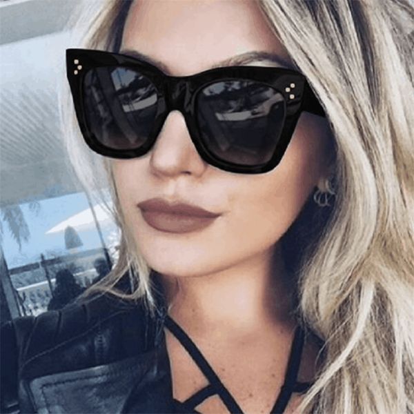 Vintage Cat Eye Classic Ing Sunglasses de sol para mulheres Designer de tendência de moda ao ar livre anti-ultravioleta encantador estilo versátil vem com estojo