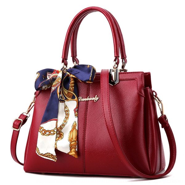 

quir0 middle old autumn in version new middle aged and elderly 2020 autumn new korean age of portable messenger bag simple fashion fashion f