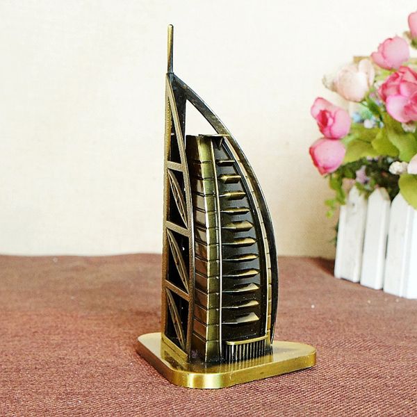 ERMAKOVA Metallo Dubai Burj Al-Arab Hotel Glorious Arab Tower Figurine Modello Home Office Decorazione del desktop Regalo Souvenir T200703